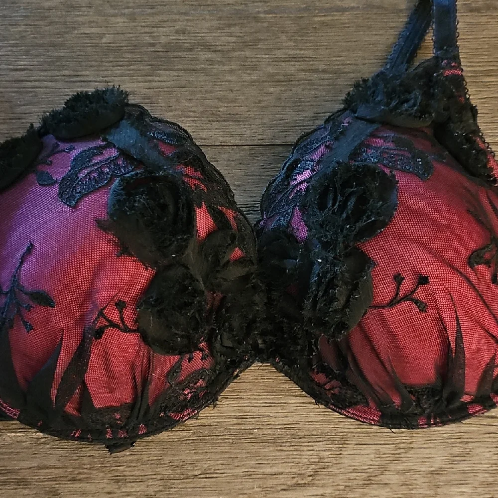 Cacique Pink and Black Face Mask - Picture 2 of 5